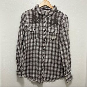 Miss Me | Women’s Medium Gray Plaid Embroidered Button Down Shirt